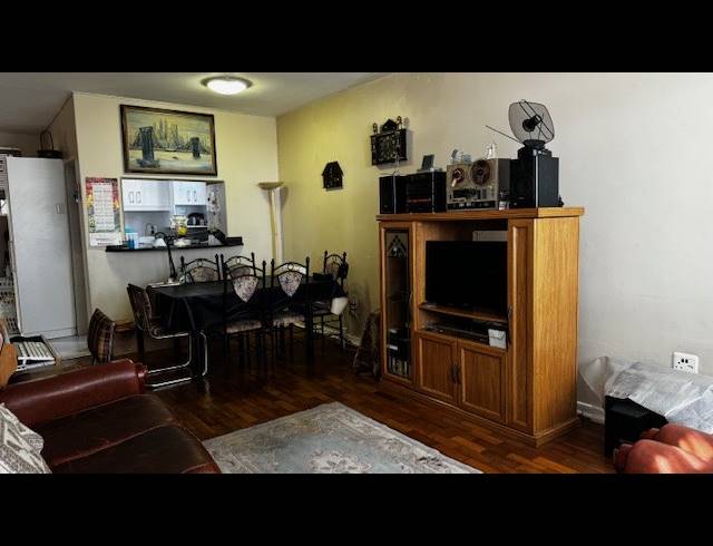 1.5 BEDROOM APARTMENT FOR SALE IN ESSENWOOD